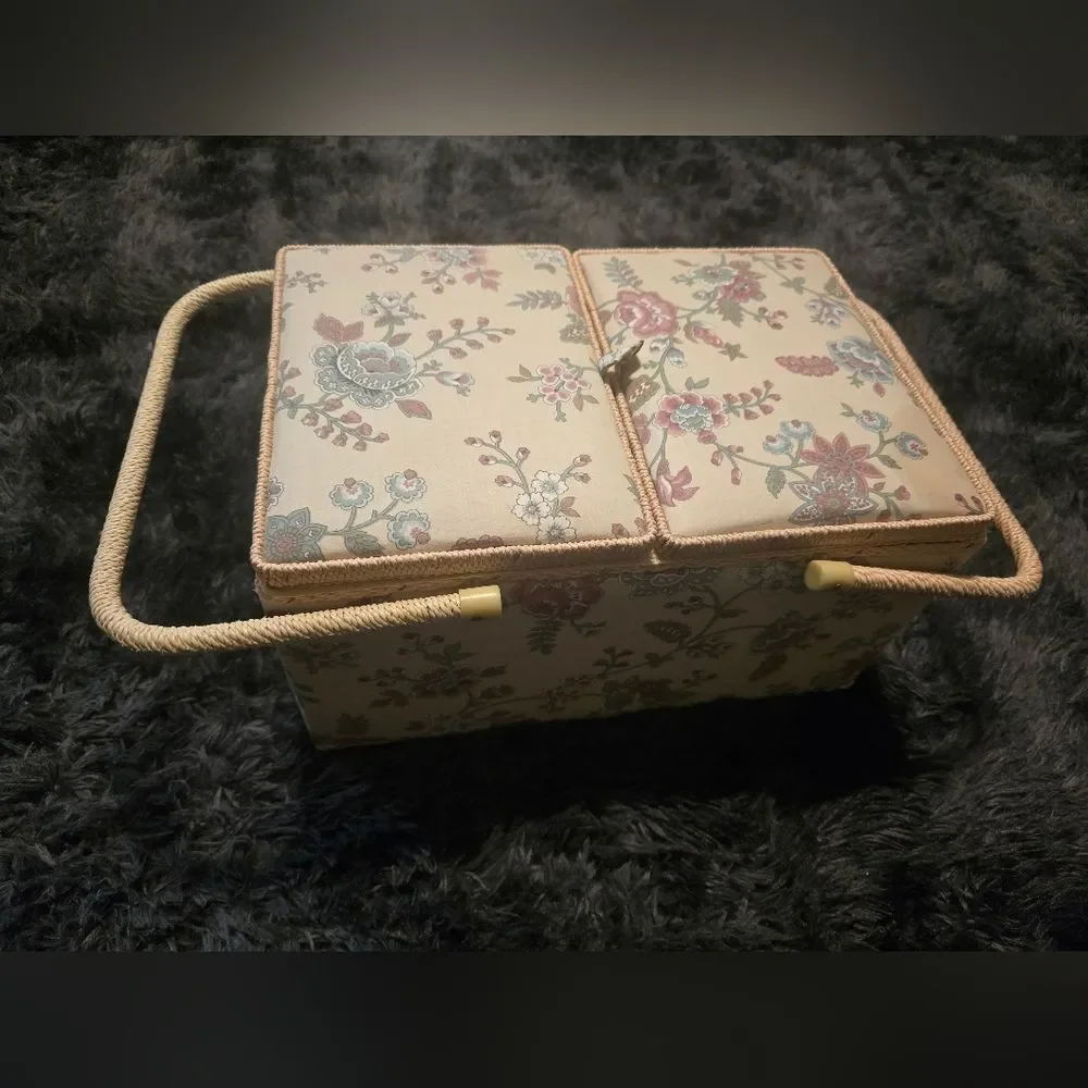 NWOT Vintage Floral Cream Storage Basket